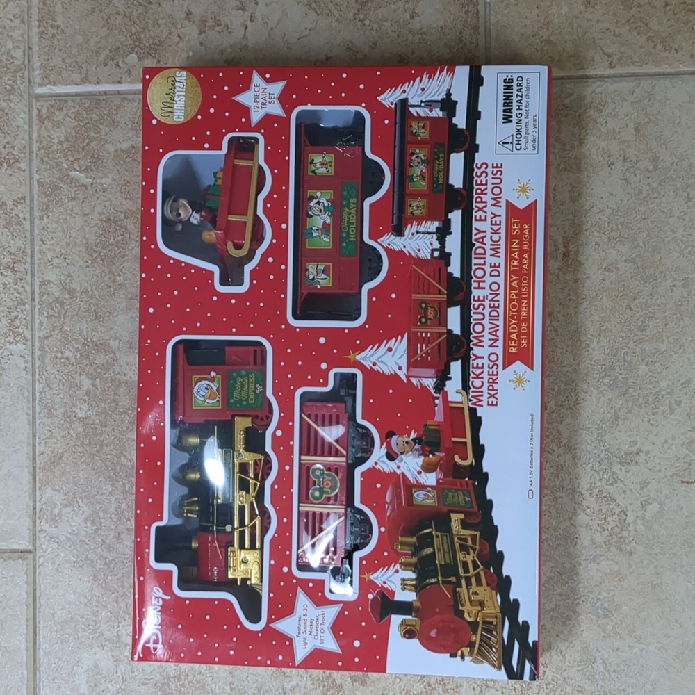 NWT MICKEY MOUSE HOLIDAY EXPRESS Train Set